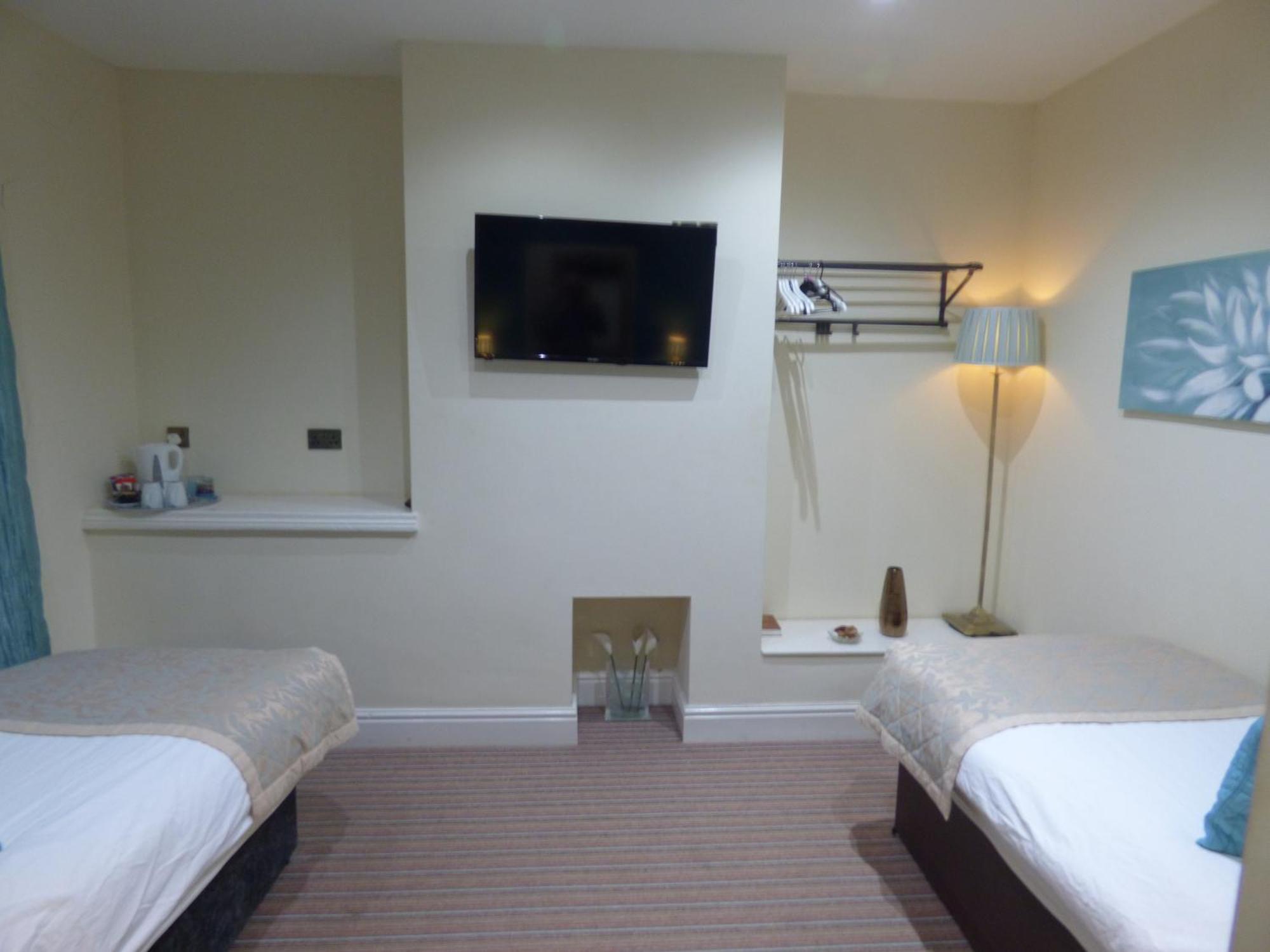 Wheldale Hotel Castleford Room photo