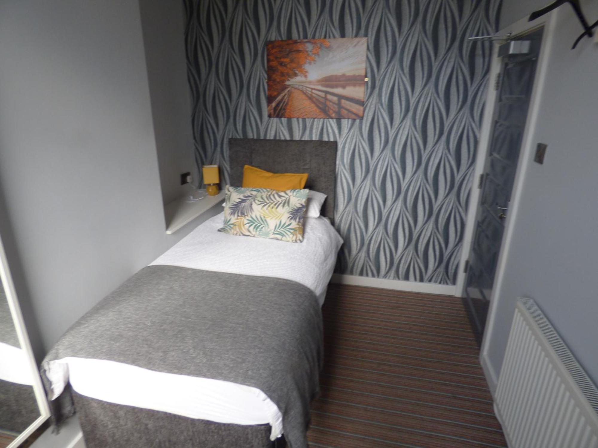 Wheldale Hotel Castleford Room photo